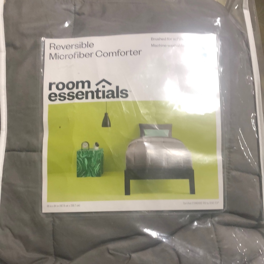 Like New - Twin XL Reversible Microfiber Comforter